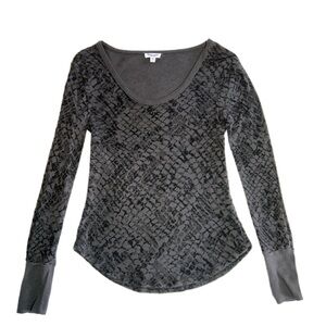 Splendid Charcoal snake skin Patterned Long Sleeve scoop neck Top